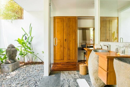 Гостиница Family Friendly Private Villa, 5 Br, Canggu w Staff