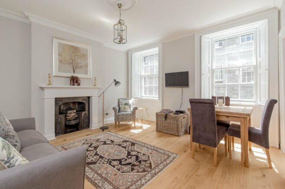 Hotel Elegant Georgian 2-bedrm Apt in Heart of Old Town, Edinburgh, photo