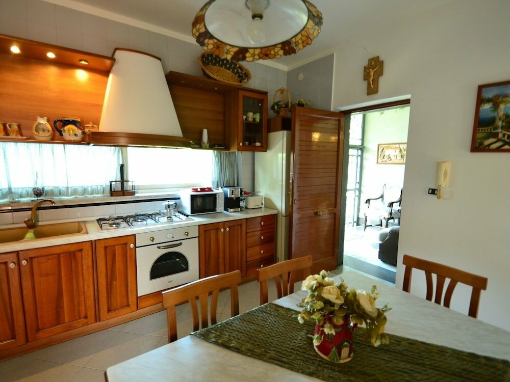 Hotel Cosy Holiday Home in Pompei With Garden, Pompei, photo