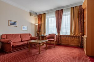 Natsionalnyi Hotel (Lypska Street, 5), hotel