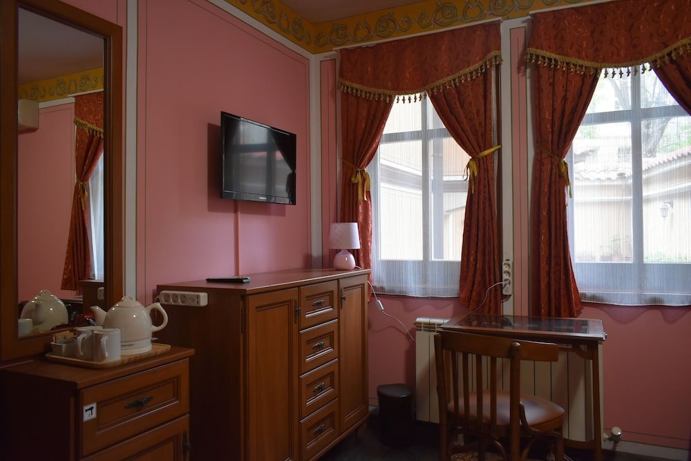 Фото Family Hotel at Renaissance Square