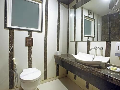 Фото Hotel Lord Krishna Palace