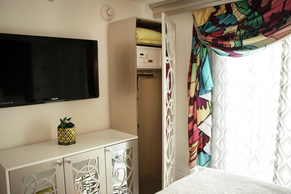 Фото Staypineapple, An Artful Hotel