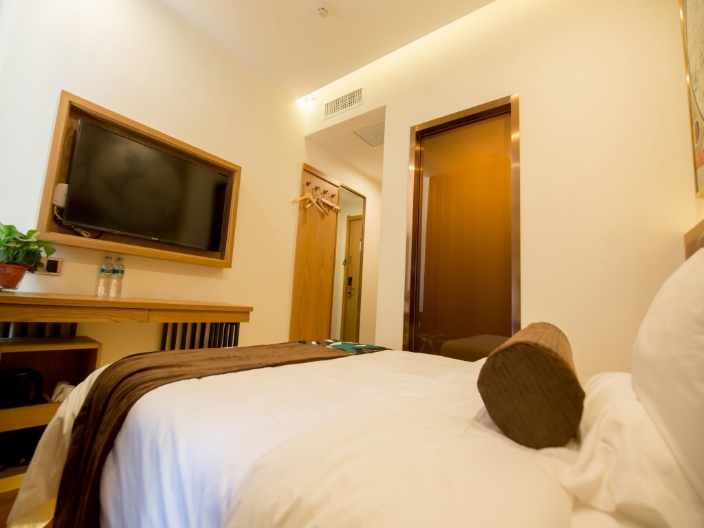 Фото James Joyce Coffetel Hotel (Harbin Central Avenue Flood Control Memorial Tower)