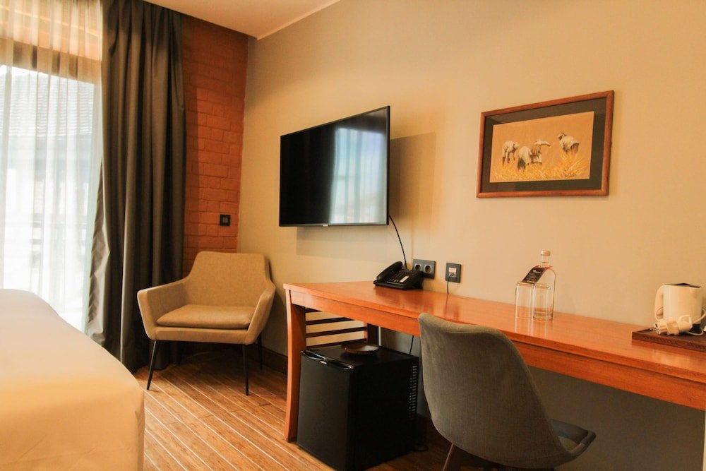 Фото Radisson Hotel Tamboho Waterfront Antananarivo