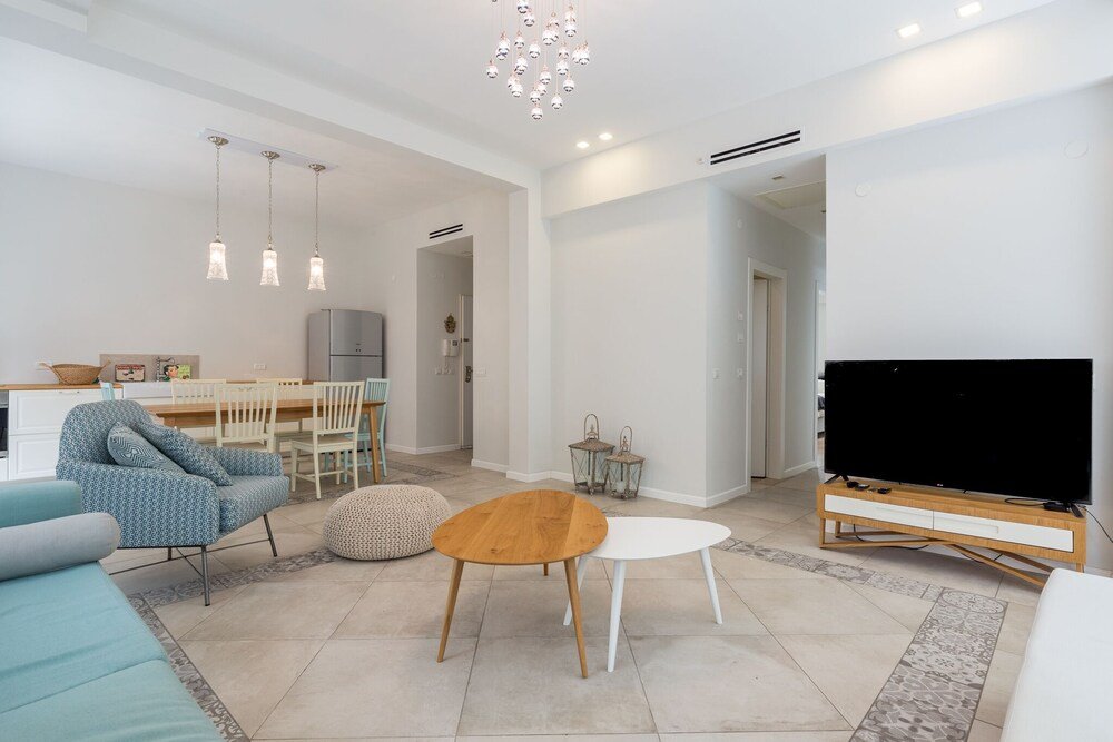 Фото 2bdr Masaryk Square Apt Central Location