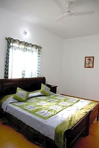 Фото Hotel Sanjay Villa