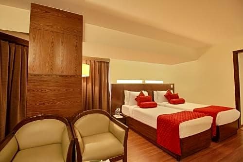 Фото The Monarch