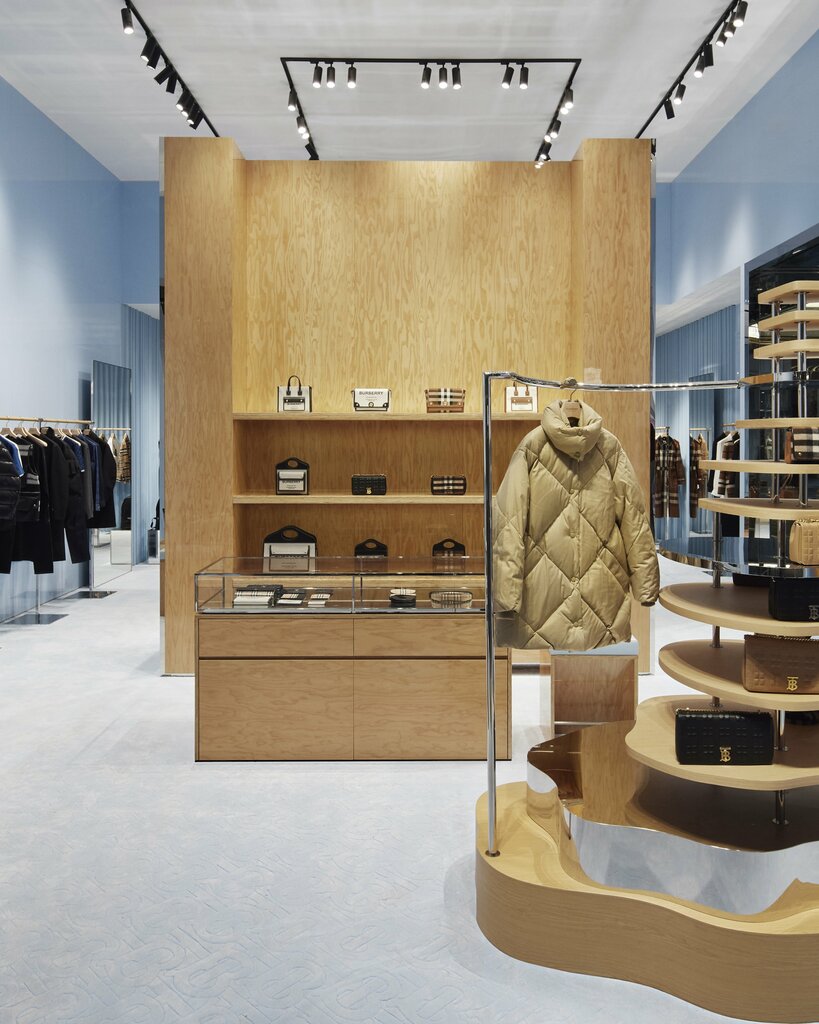 Perfume and cosmetics shop Burberry, Macau, photo