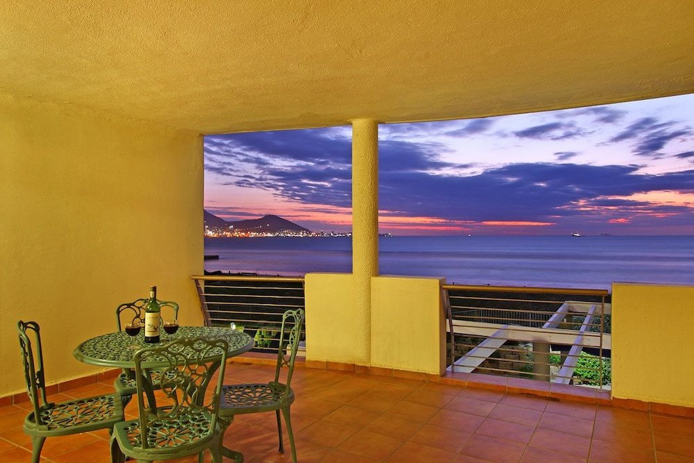 Фото Cape Town Beachfront Apartments At Leisure Bay