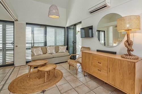 Гостиница Julians Apartments в Байрон-Бэе