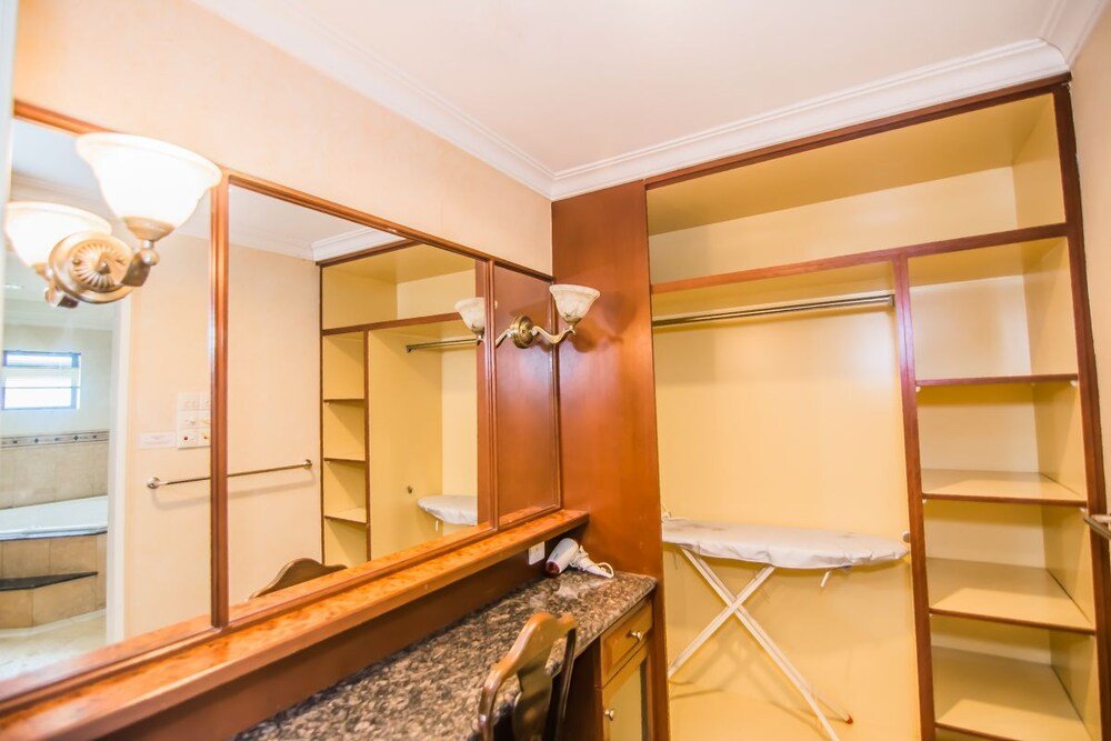 Фото Marina Travellers Suite Marina Court