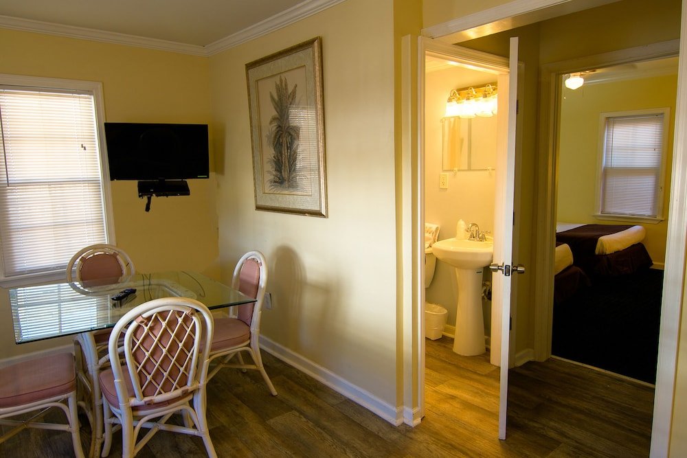 Фото The Burgundy Inn