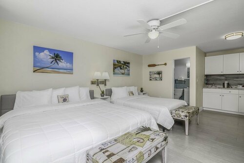 Гостиница Latitude 26 Waterfront Boutique Resort - Fort Myers Beach