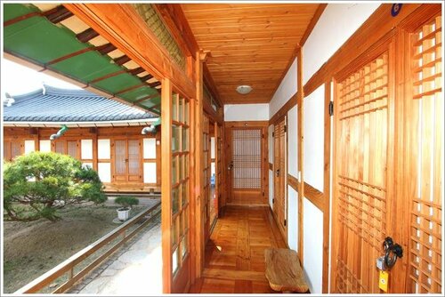 Гостиница Jeonju Myeongmunga Hanok Stay в Чонджу