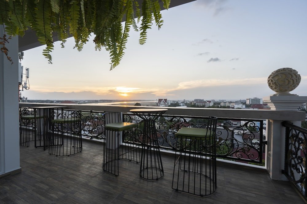 Фото SureStay Hotel by Best Western Vientiane