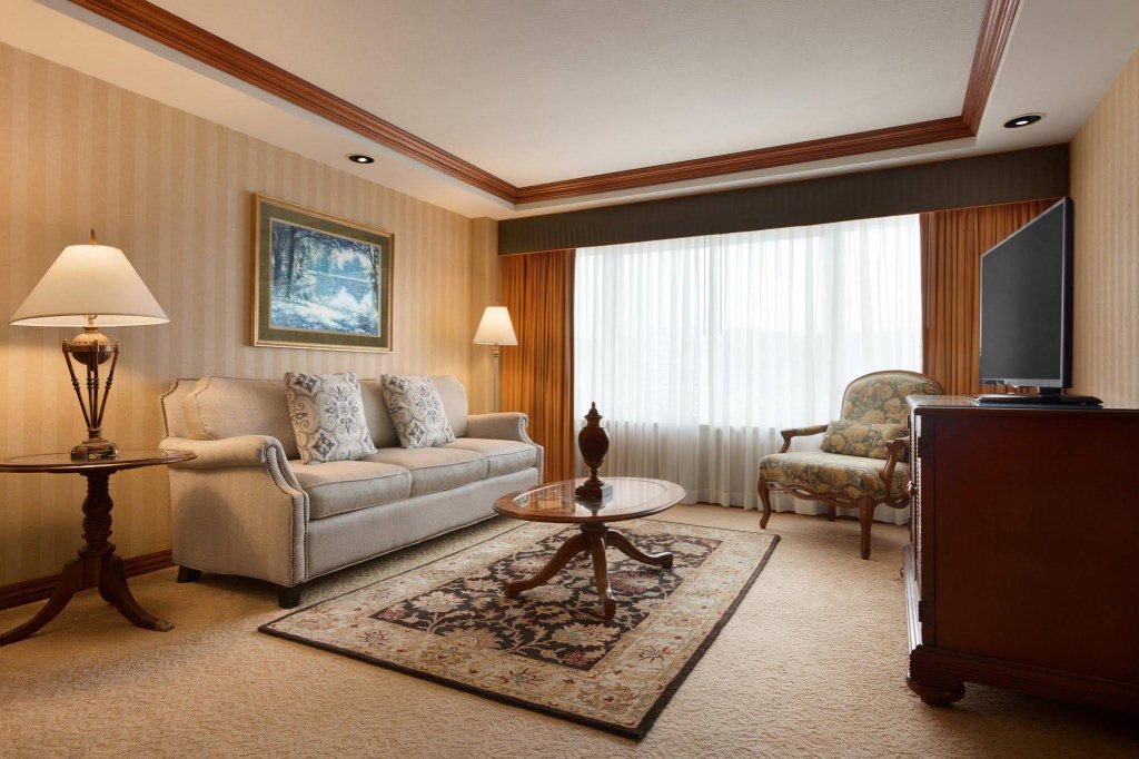 Фото Embassy Suites Charleston