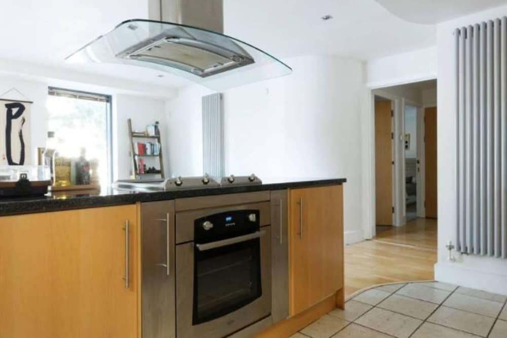 Фото Peaceful & Modern 2br Flat with Water Views