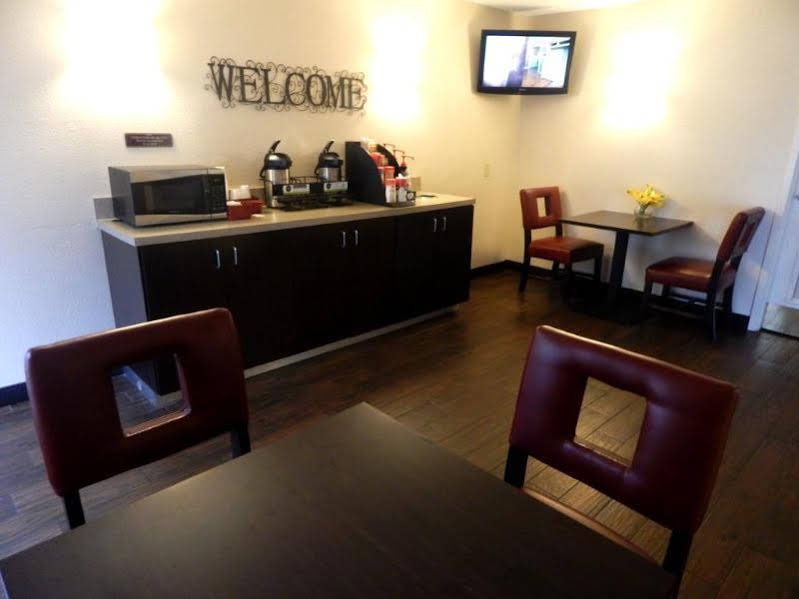 Фото Red Roof Inn Plus+ Austin South