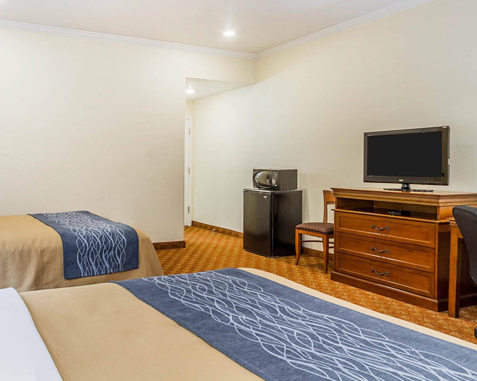 Фото Comfort Inn Monterey Peninsula Airport