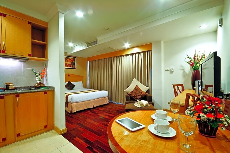 Фото Admiral Suite Serviced Apartment Hotel Sukhumvit