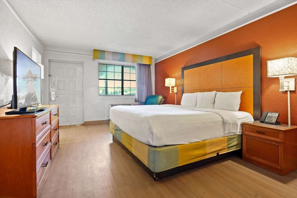 Фото La Quinta Inn by Wyndham Costa Mesa Newport Beach