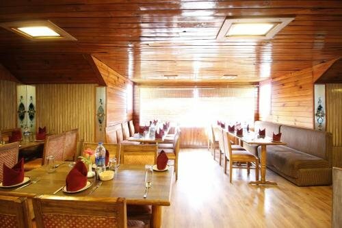 Гостиница Vardaan Hotels - PatniTop