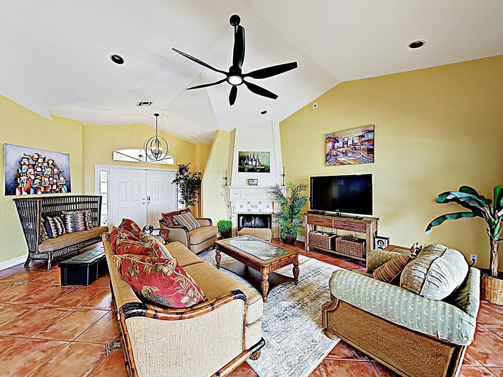 Фото Riverfront Paradise W Caged Pool, Hot Tub & Dock 3 Bedroom Home