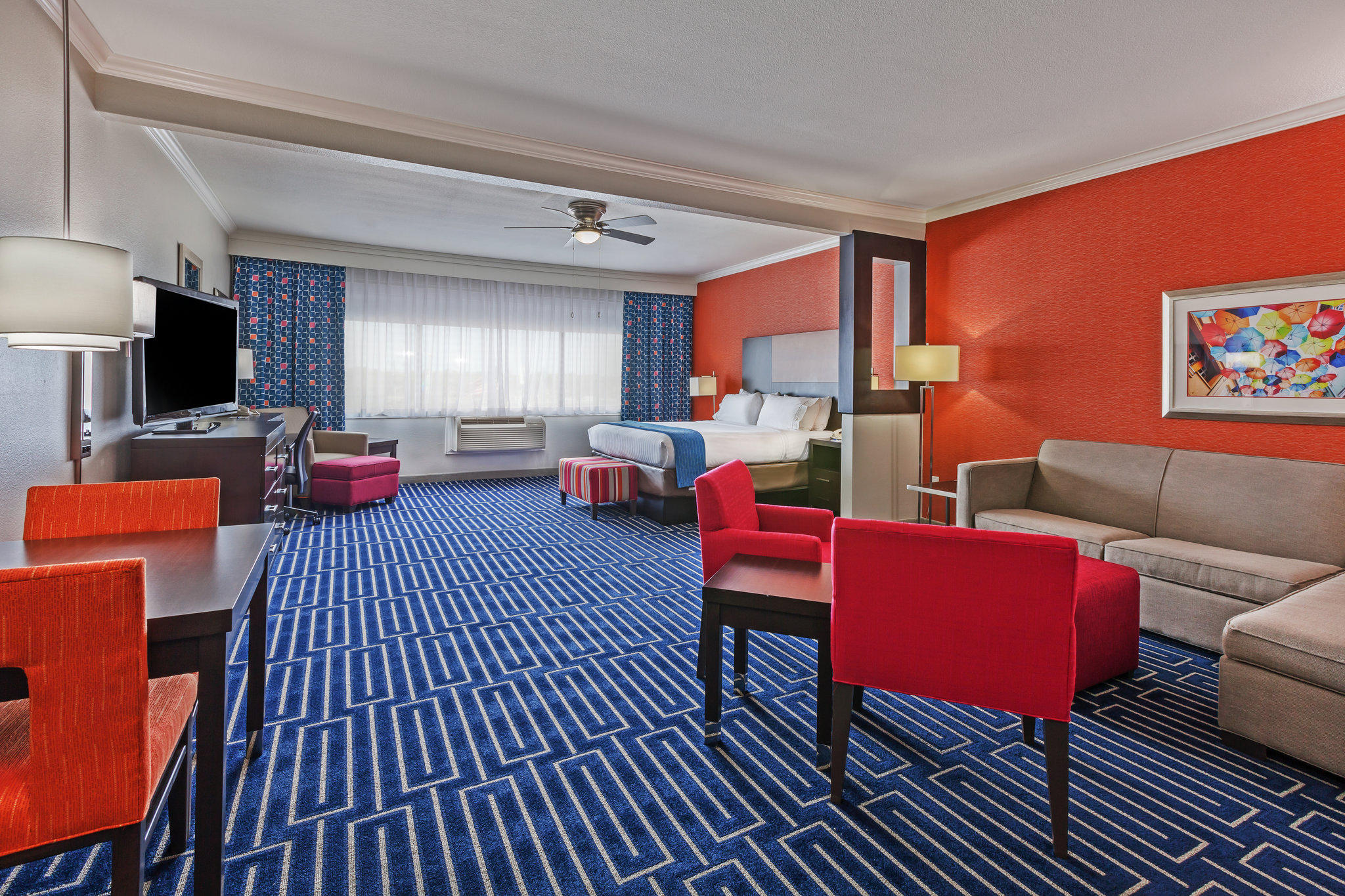 Фото Holiday Inn Express Hotels & Suites East Houston, an Ihg Hotel