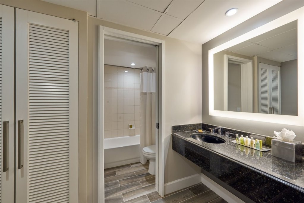 Фото Bahia Mar Ft. Lauderdale Beach- a DoubleTree by Hilton Hotel