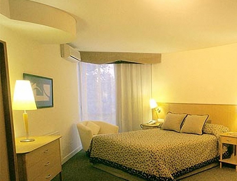 Фото Urbana Suites