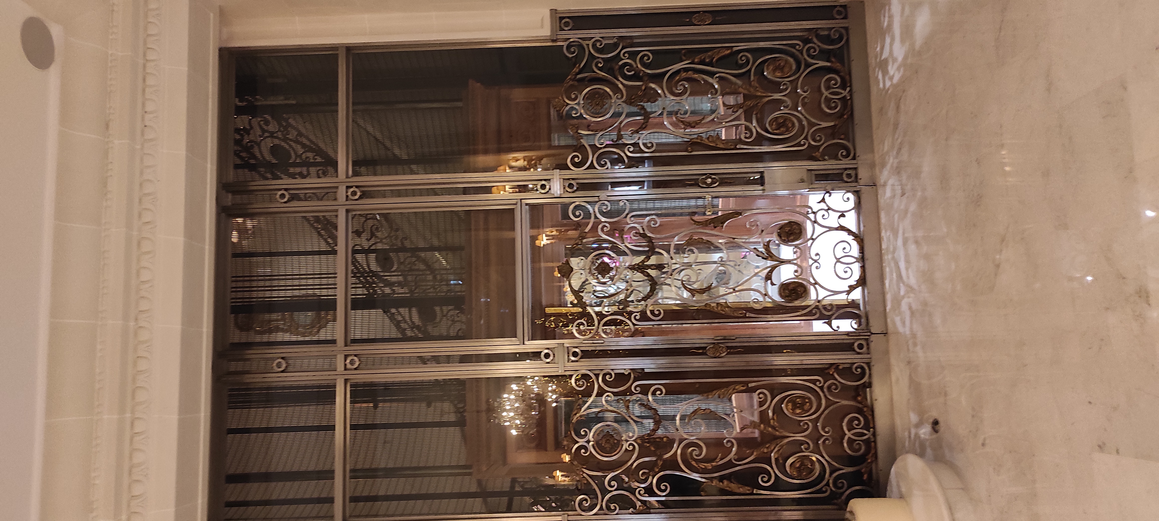 Фото Le Bristol Paris - an Oetker Collection Hotel