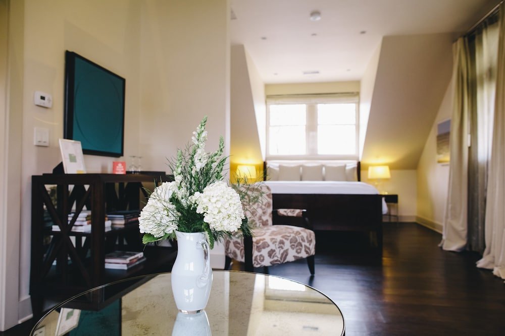 Фото Stonehurst Place Bed & Breakfast