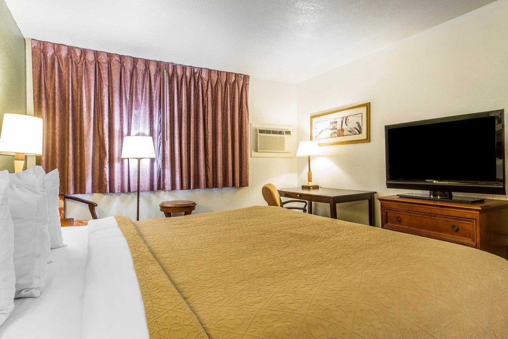 Фото Auburn House Hotel