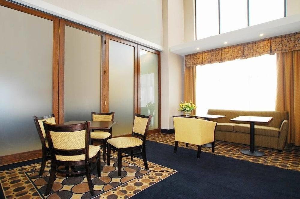 Фото Hampton Inn & Suites Childress