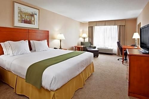 Фото Holiday Inn Express & Suites Detroit North - Troy, an Ihg Hotel