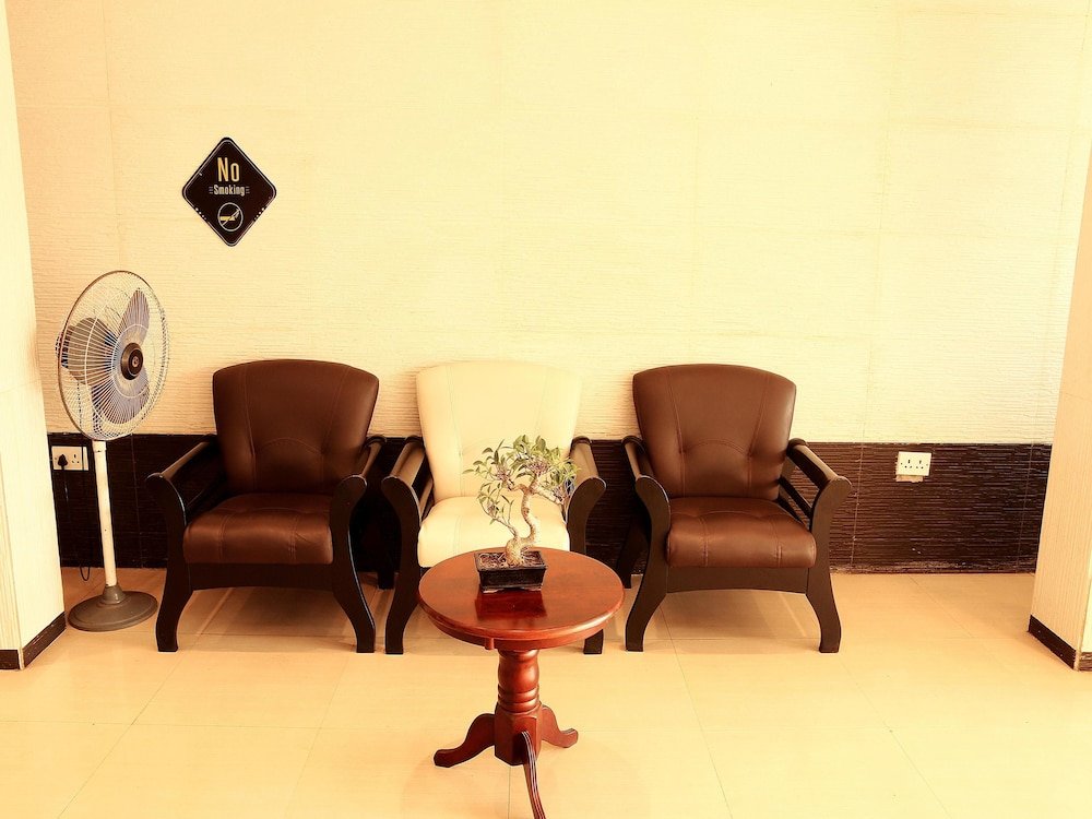 Фото Oyo 2911 The Pearl Hotel