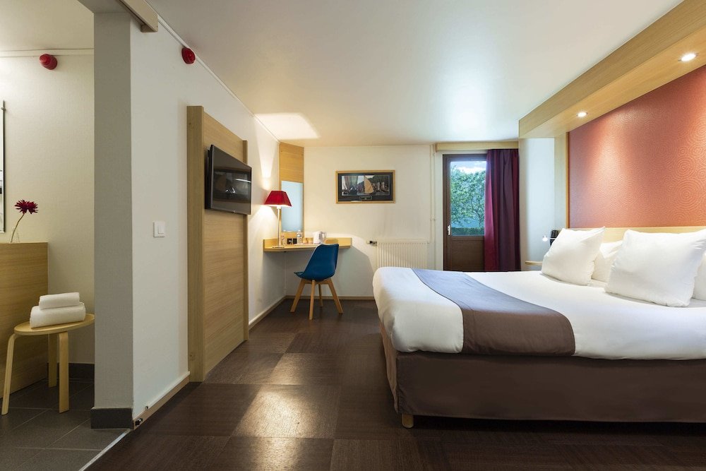 Фото Comfort Hotel Pithiviers