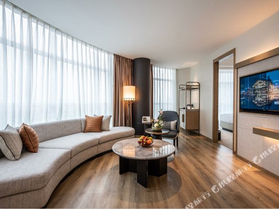 Фото Rainbird International Hotel