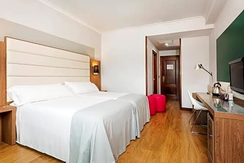 Фото Hotel Santiago Plaza Affiliated by Meliá