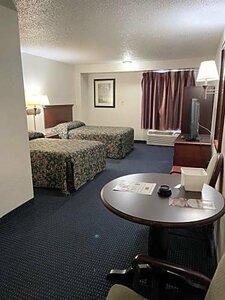 Гостиница Budget Inn Temple Hills