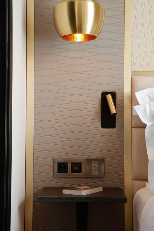 Фото Niepce Paris Hotel, Curio Collection by Hilton