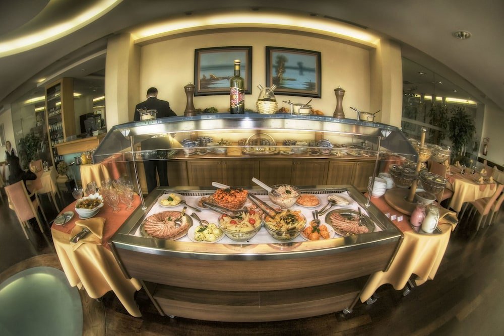 Фото Hotel Lav Vukovar