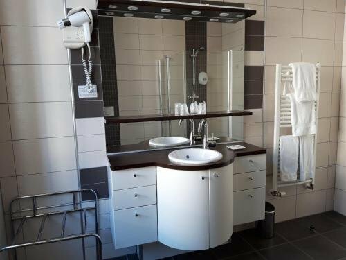 Гостиница Hotel La Guimbarde в Понтарлье