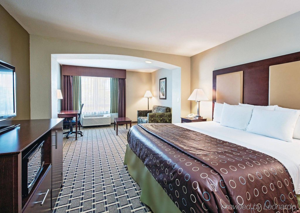 Фото La Quinta Inn & Suites by Wyndham Lancaster