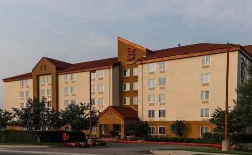 Гостиница Red Roof Inn Plus+ Long Island - Garden City