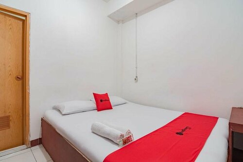 Гостиница RedDoorz near Riau Junction Mall 2 в Бандунге