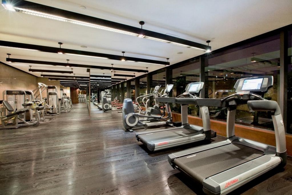 Фото Bay Breeze Hotel