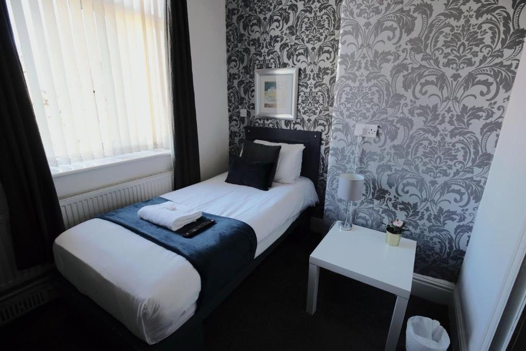 Фото The Mitre Hotel