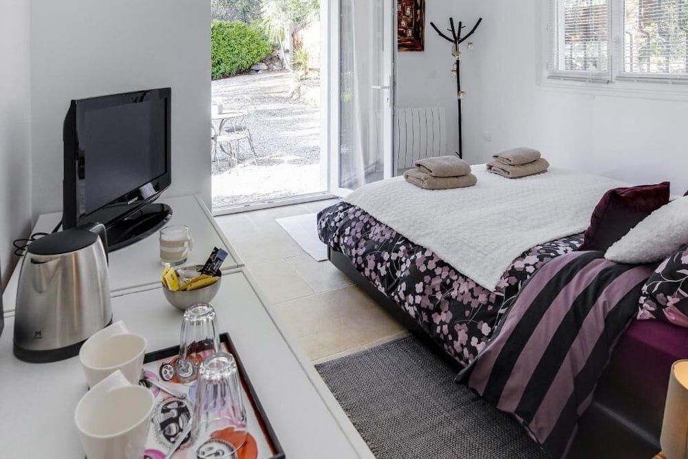 Фото Villa Les Lucioles - Chambre d'Hôtes